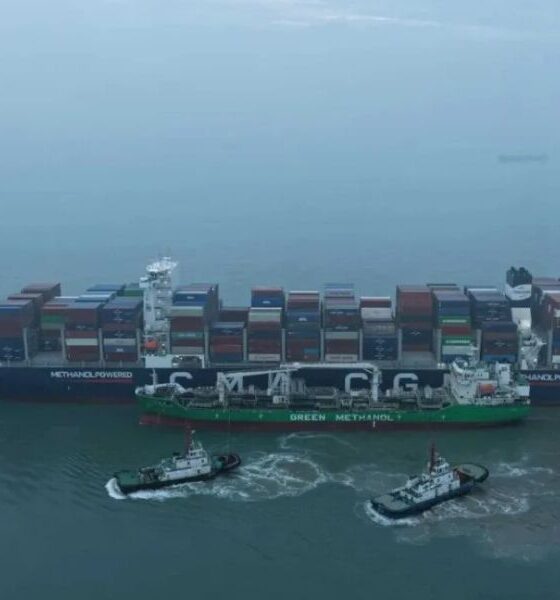 Shanghai port completes first simultaneous two-vessel, two-fuel green bunkering operation