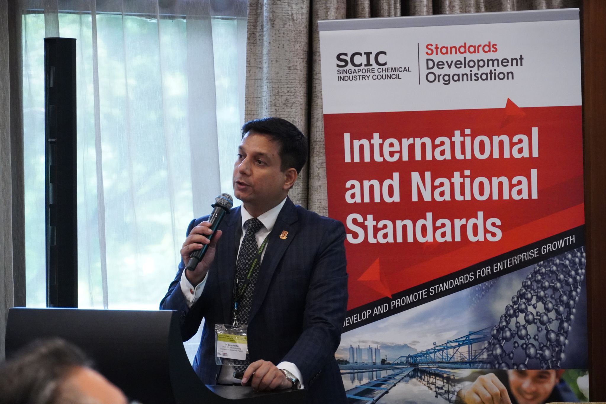 Singapore strengthens LNG bunkering framework with new SS 727 standard 28 Singapore strengthens LNG bunkering framework with new SS 727 standard